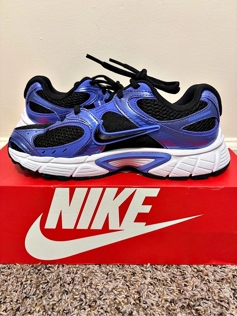 Nike V5 RNR Black Black Sapphire Women's US 7.5 Brand New